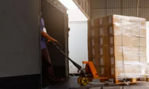 Luftfracht und Schienentransport als Teil einer multimodalen CPT Lieferkette