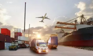 Weltweite Logistikkette mit Lkw, Frachtschiff und Flugzeug im Guetertransport