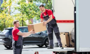 Verkaeufer entlaedt die Waren am vereinbarten Bestimmungsort unter der Klausel DPU